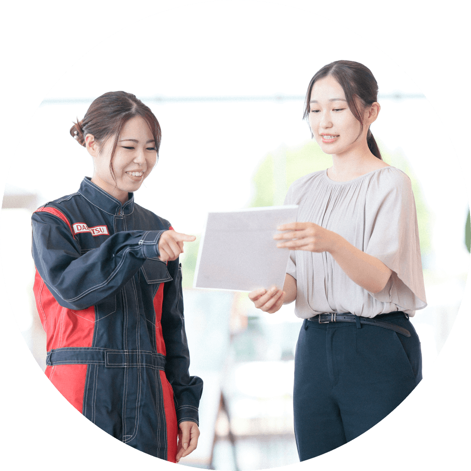 茨城ダイハツで働く様子